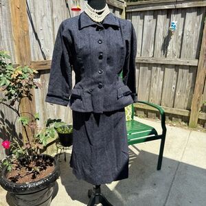 Vintage 1940-50’s R&K Classic Navy Tweed skirt Suit